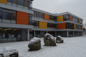 Außenansichten Schule (Winter)1