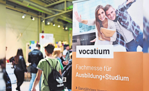 Ein großes Banner auf der Messe.