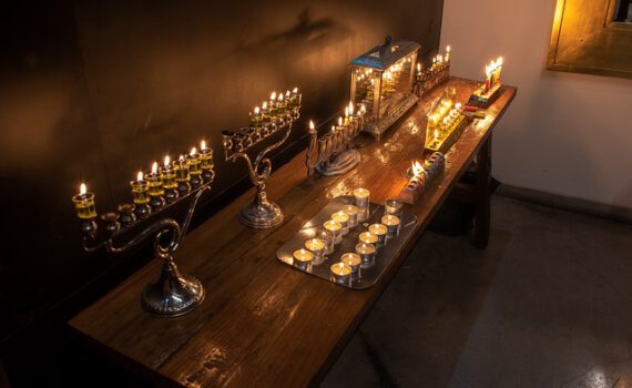 Lichter in dunkler Ambiance