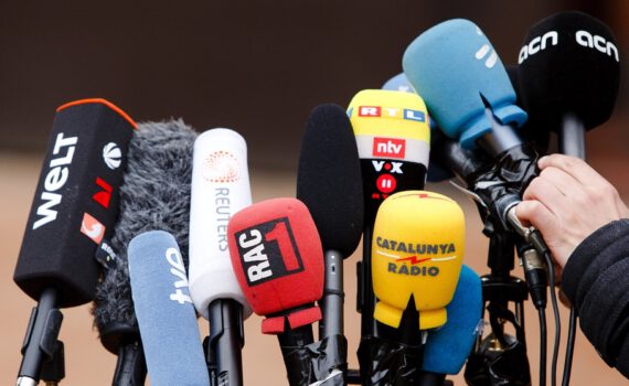 Mikrofone von verschiedener Presse