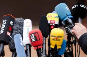 Mikrofone von verschiedener Presse