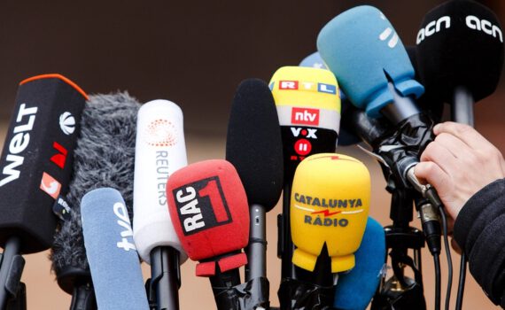 Mikrofone von verschiedener Presse