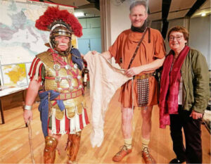 Martin Löchel und Roland Crocoll verkleidet als Legionäre