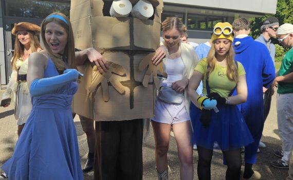 Cinderella, Bernd das Brot, Padme Amidala (ep2) und ein Minion
