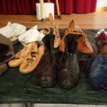 Stiefel und Sandalen aus Leder