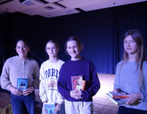 Die Siegerinnen des Vorlesewettbewerbs