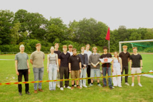 Physikprofil mit Herr Buhrke vor dem Start ihres Stratosphärenballons Physikprofil mit Herr Buhrke vor dem Start ihres Stratosphärenballons